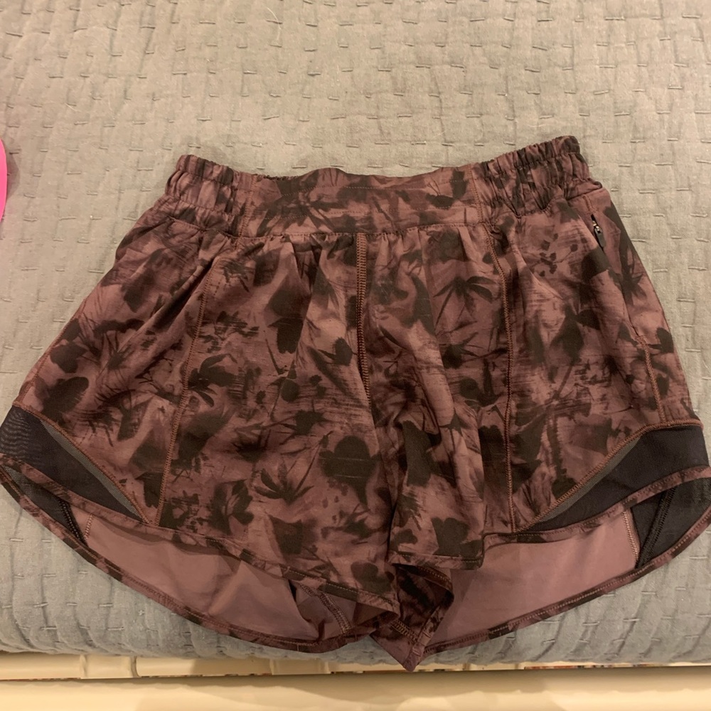 Lululemon 4” Hotty Hot Shorts